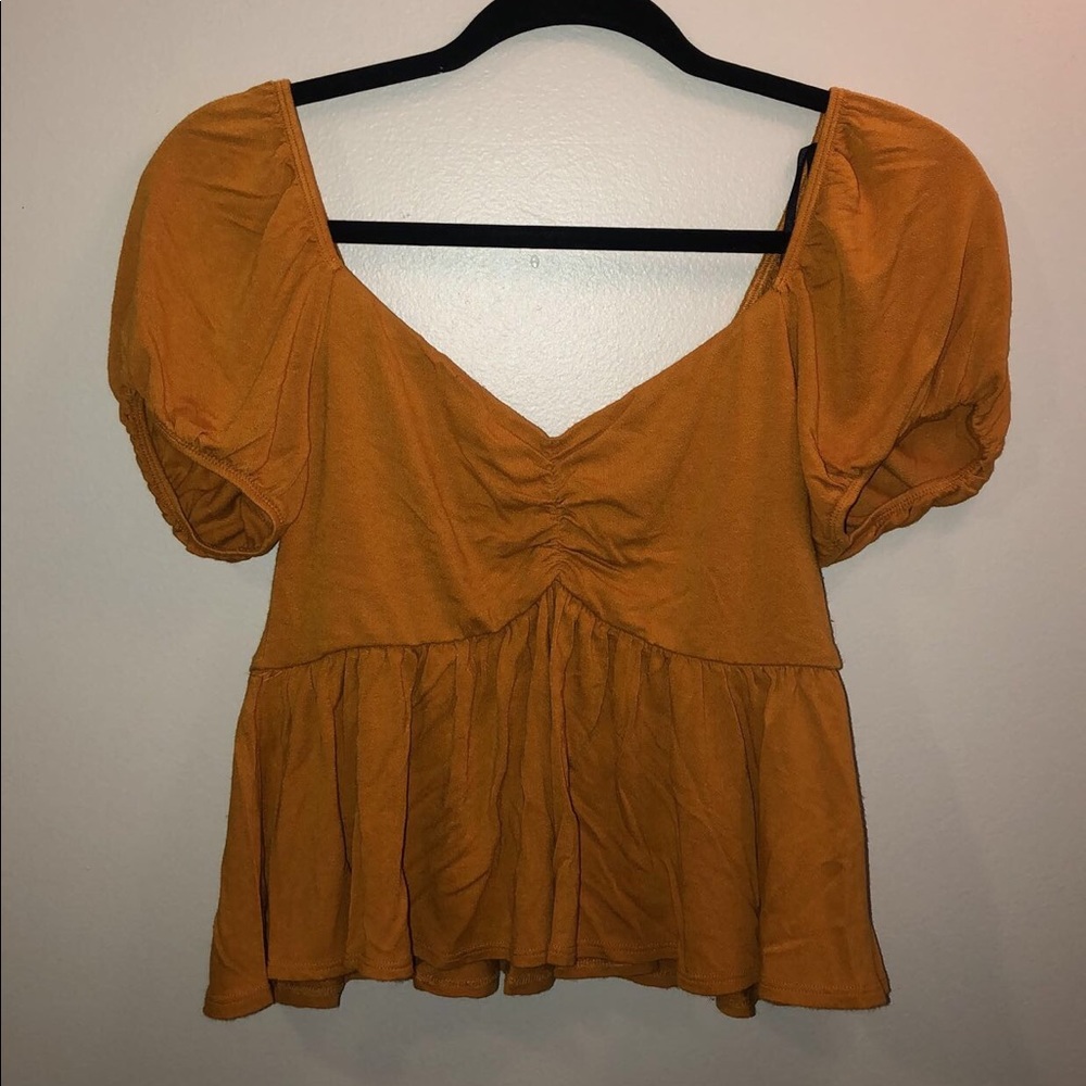 Such a flirty little shirt